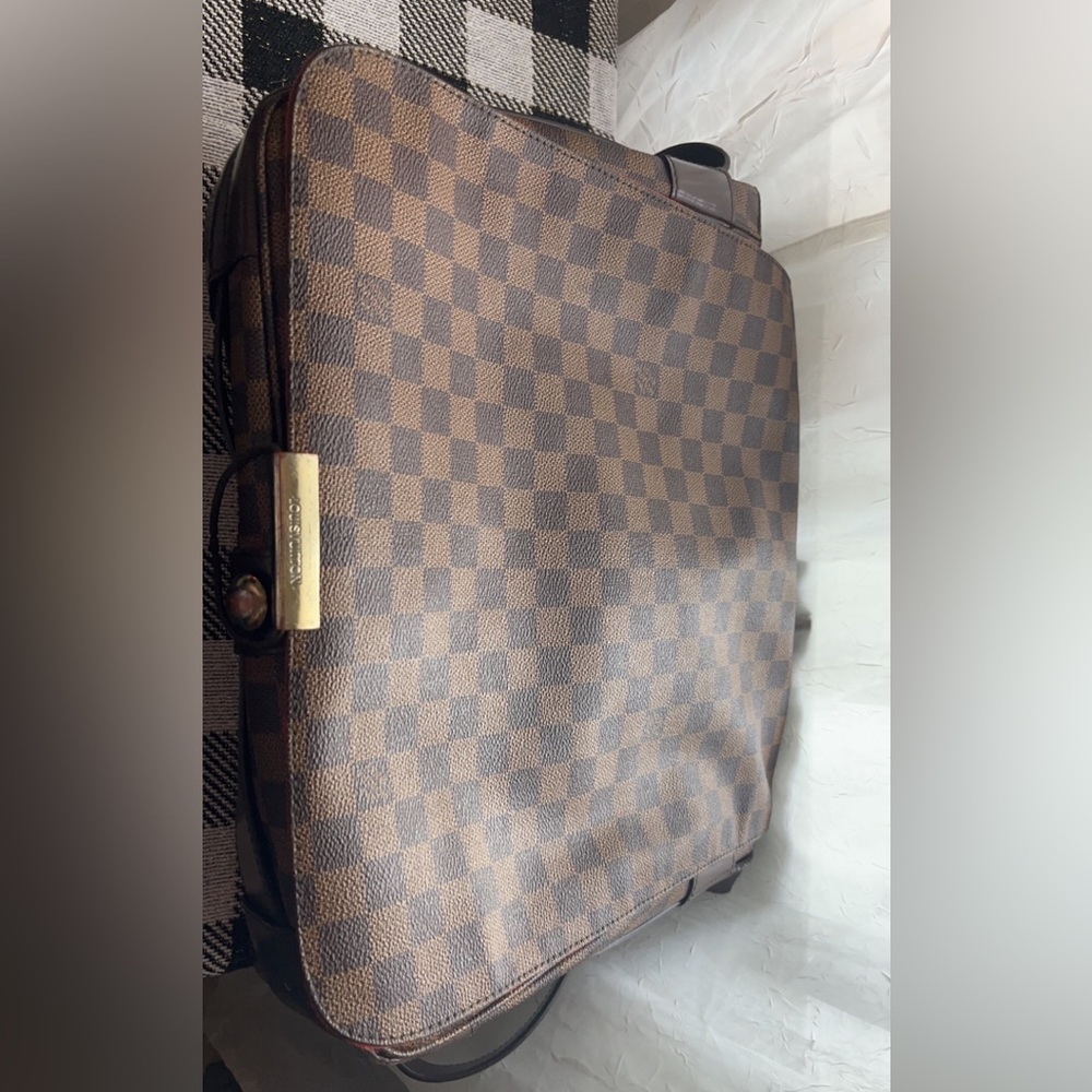 Louis Vuitton Messenger bag